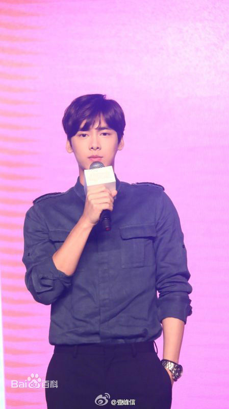 李易峰(Yifeng Li)活动通告生活照相册