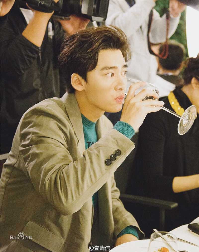 李易峰(Yifeng Li)活动通告生活照相册