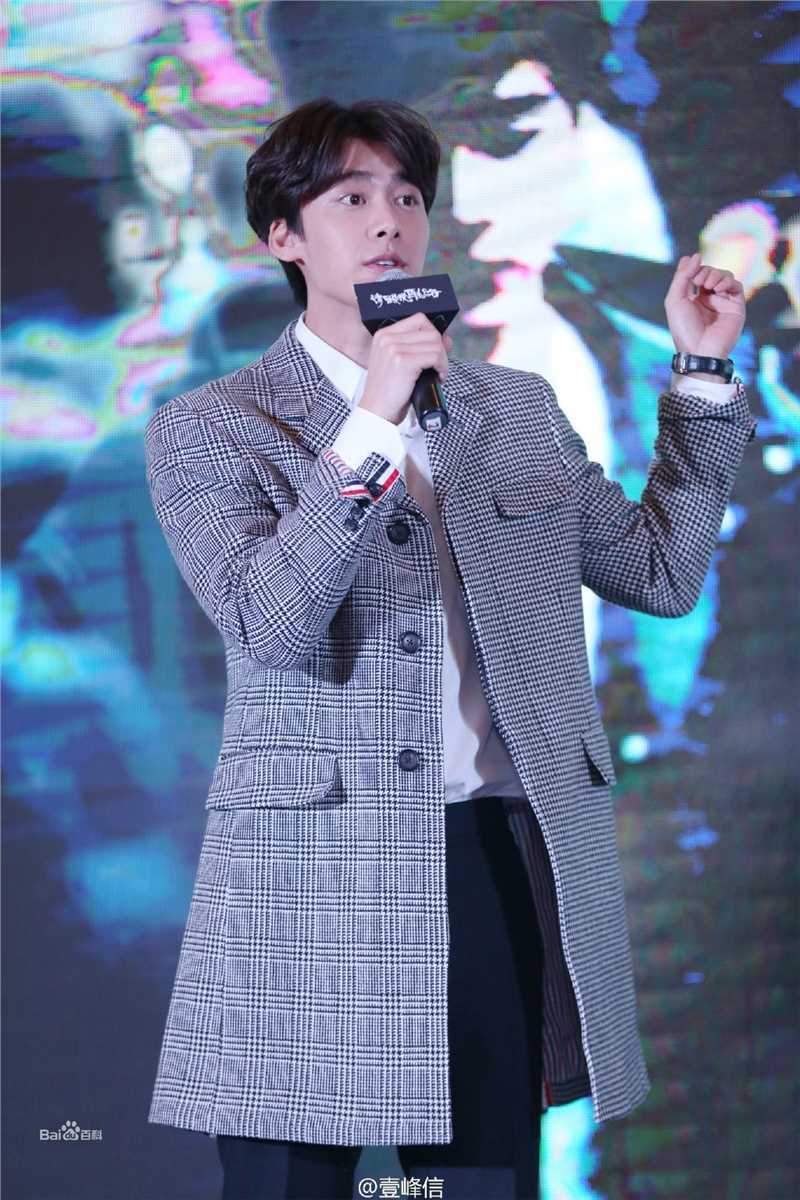 李易峰(Yifeng Li)活动通告生活照相册