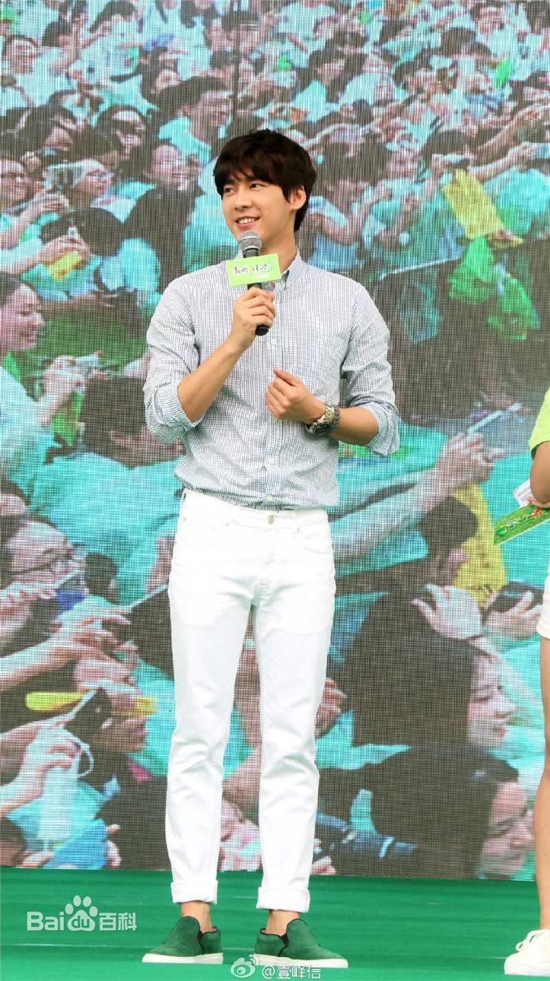 李易峰(Yifeng Li)活动通告生活照相册