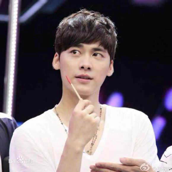 李易峰(Yifeng Li)活动通告生活照相册