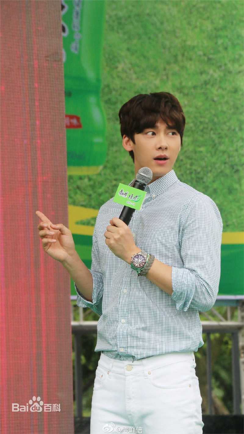 李易峰(Yifeng Li)活动通告生活照相册