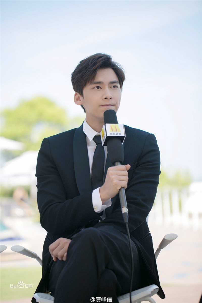 李易峰(Yifeng Li)活动通告生活照相册