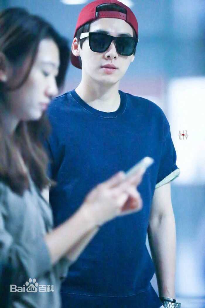 李易峰(Yifeng Li)机场秀性感图片图集