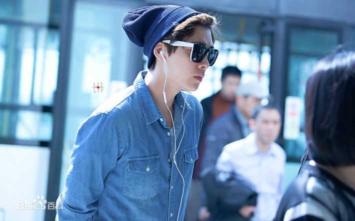 李易峰(Yifeng Li)机场秀性感图片图集