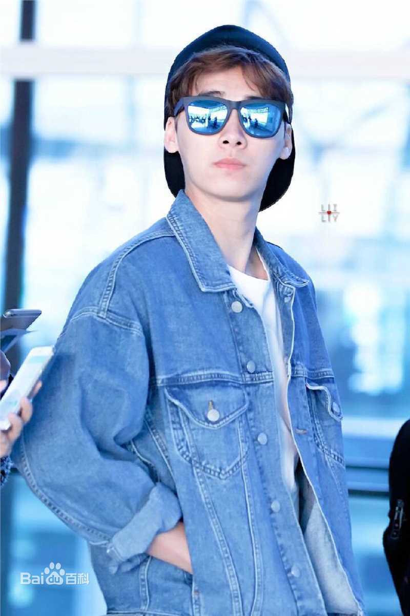 李易峰(Yifeng Li)机场秀性感图片图集
