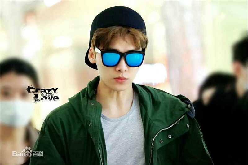 李易峰(Yifeng Li)机场秀性感图片图集