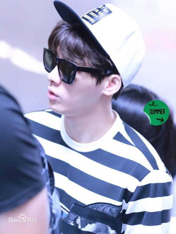 李易峰(Yifeng Li)机场秀性感图片图集