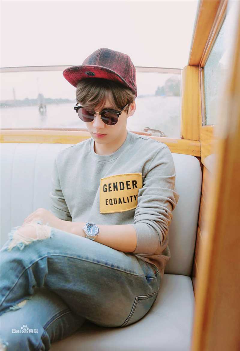 李易峰(Yifeng Li)时尚画报前后照片