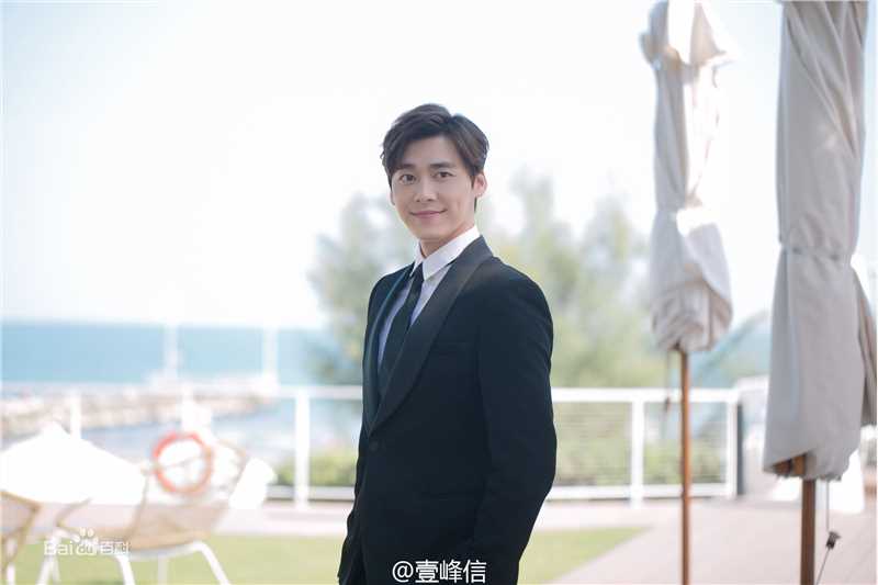 李易峰(Yifeng Li)时尚画报前后照片