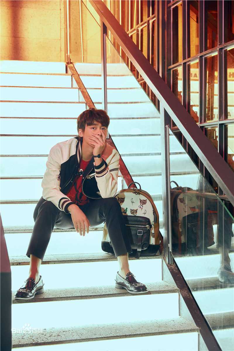 李易峰(Yifeng Li)时尚画报前后照片