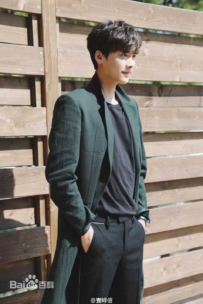 李易峰(Yifeng Li)时尚画报前后照片