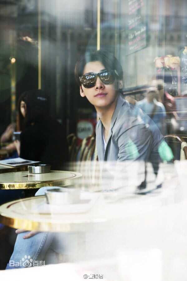 李易峰(Yifeng Li)时尚画报前后照片