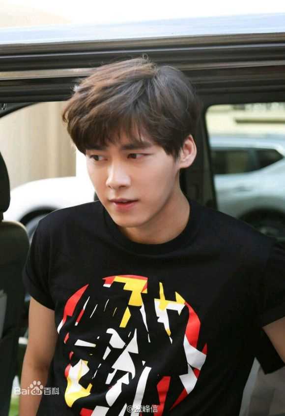 李易峰(Yifeng Li)时尚画报前后照片