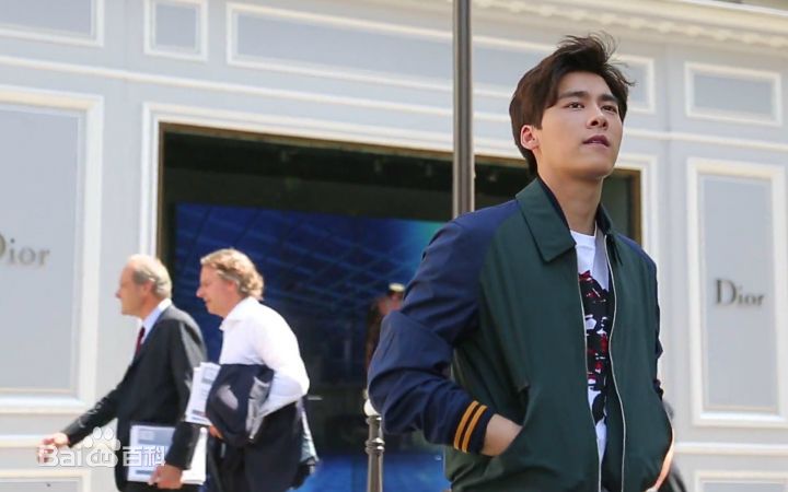 李易峰(Yifeng Li)时尚画报前后照片