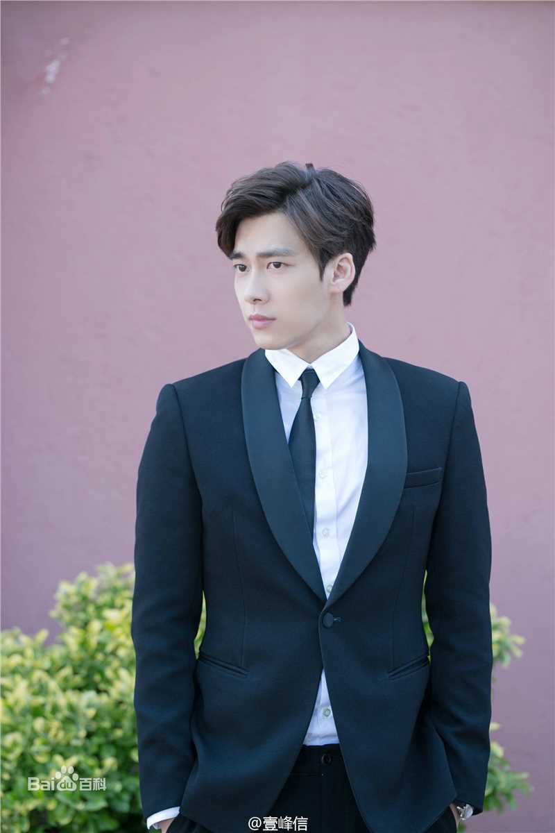 李易峰(Yifeng Li)时尚画报前后照片