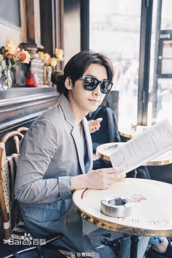 李易峰(Yifeng Li)时尚画报前后照片