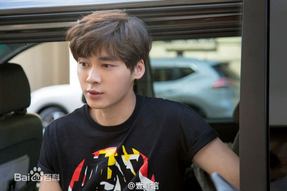 李易峰(Yifeng Li)时尚画报前后照片