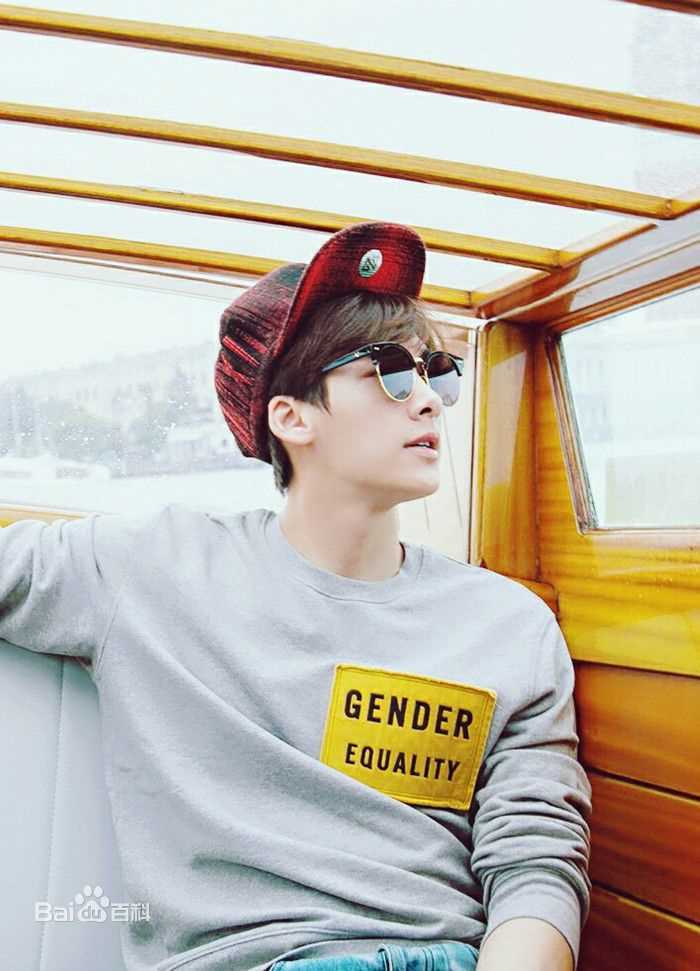 李易峰(Yifeng Li)时尚画报前后照片