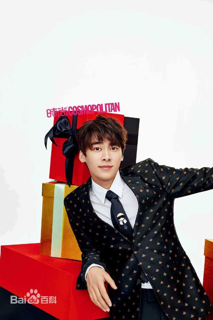 李易峰(Yifeng Li)在《时尚COOPOLITAN》中的