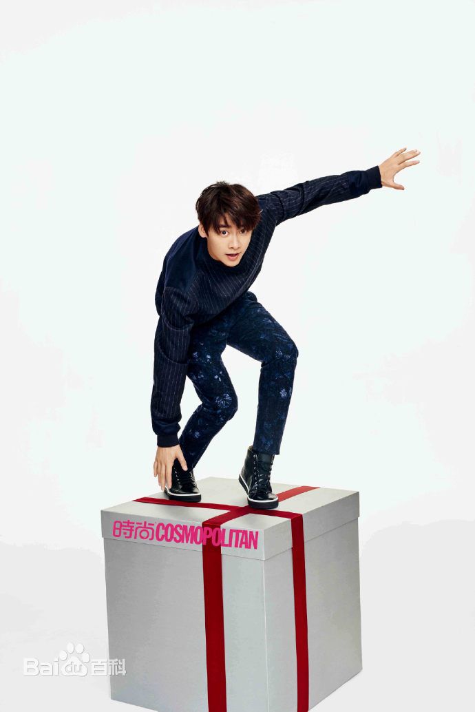 李易峰(Yifeng Li)在《时尚COOPOLITAN》中的
