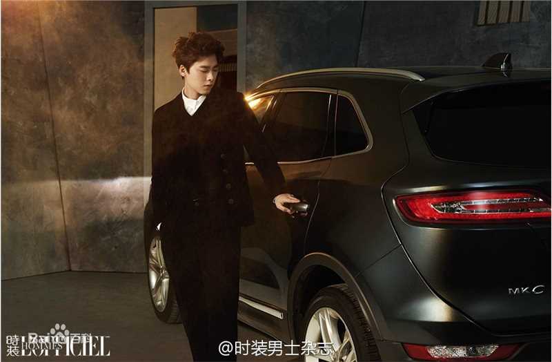 李易峰(Yifeng Li)在《时装男士L‘OFFICIEL HOMMES》中的