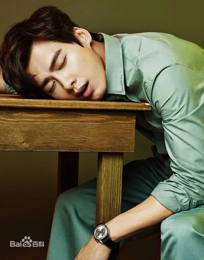 李易峰(Yifeng Li)在《ELLEMEN睿士》中的