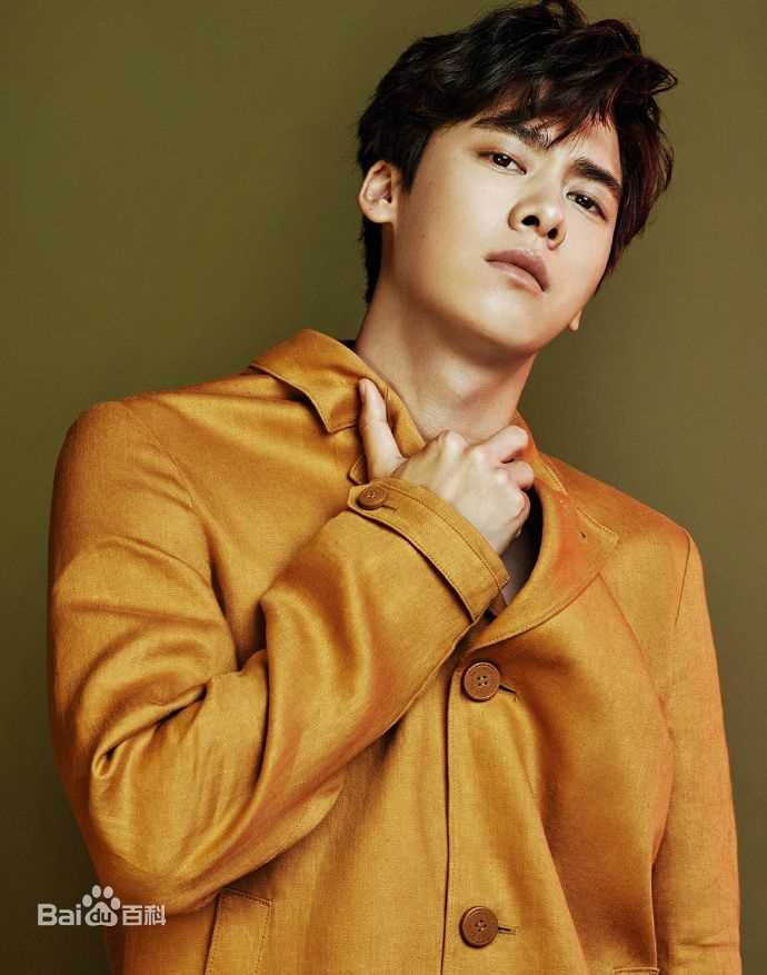 李易峰(Yifeng Li)在《ELLEMEN睿士》中的