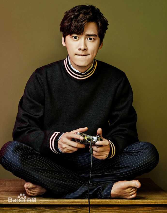 李易峰(Yifeng Li)在《ELLEMEN睿士》中的