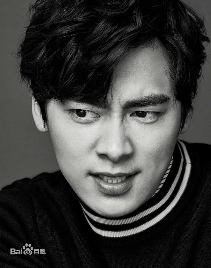 李易峰(Yifeng Li)在《ELLEMEN睿士》中的