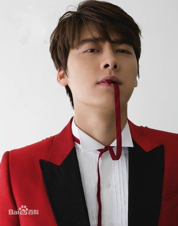 最新李易峰(Yifeng Li)在《芭莎男士》中的壁纸