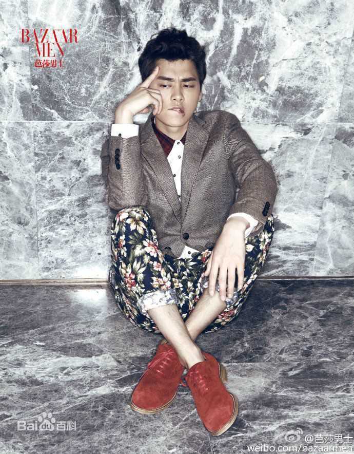 最新李易峰(Yifeng Li)在《芭莎男士》中的壁纸