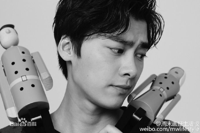 精选李易峰(Yifeng Li)在《周末画报》生活版中的图册