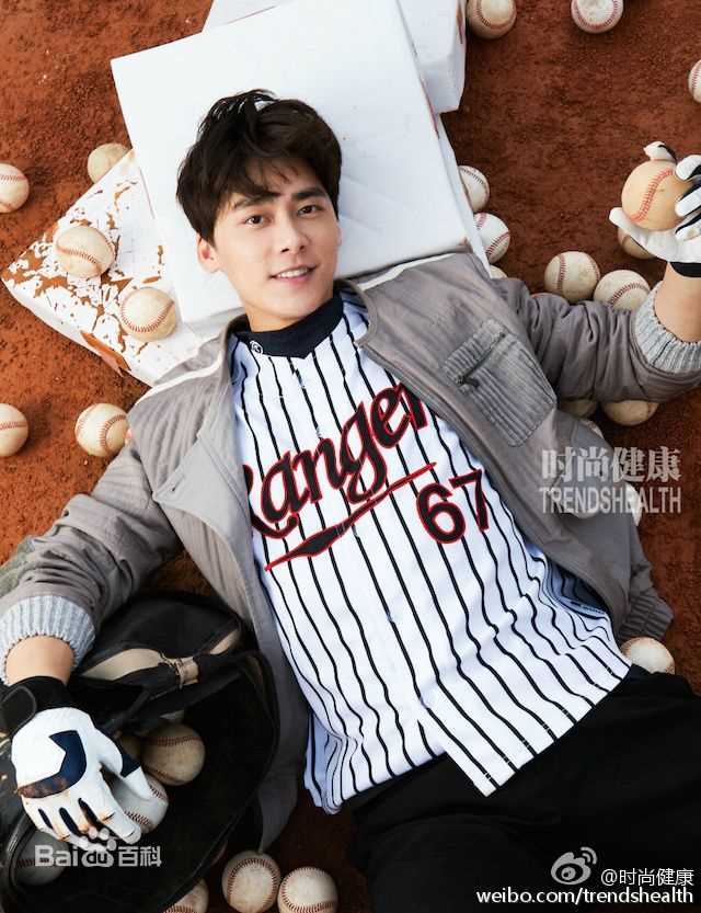 最新李易峰(Yifeng Li)在《时尚健康》中的图集