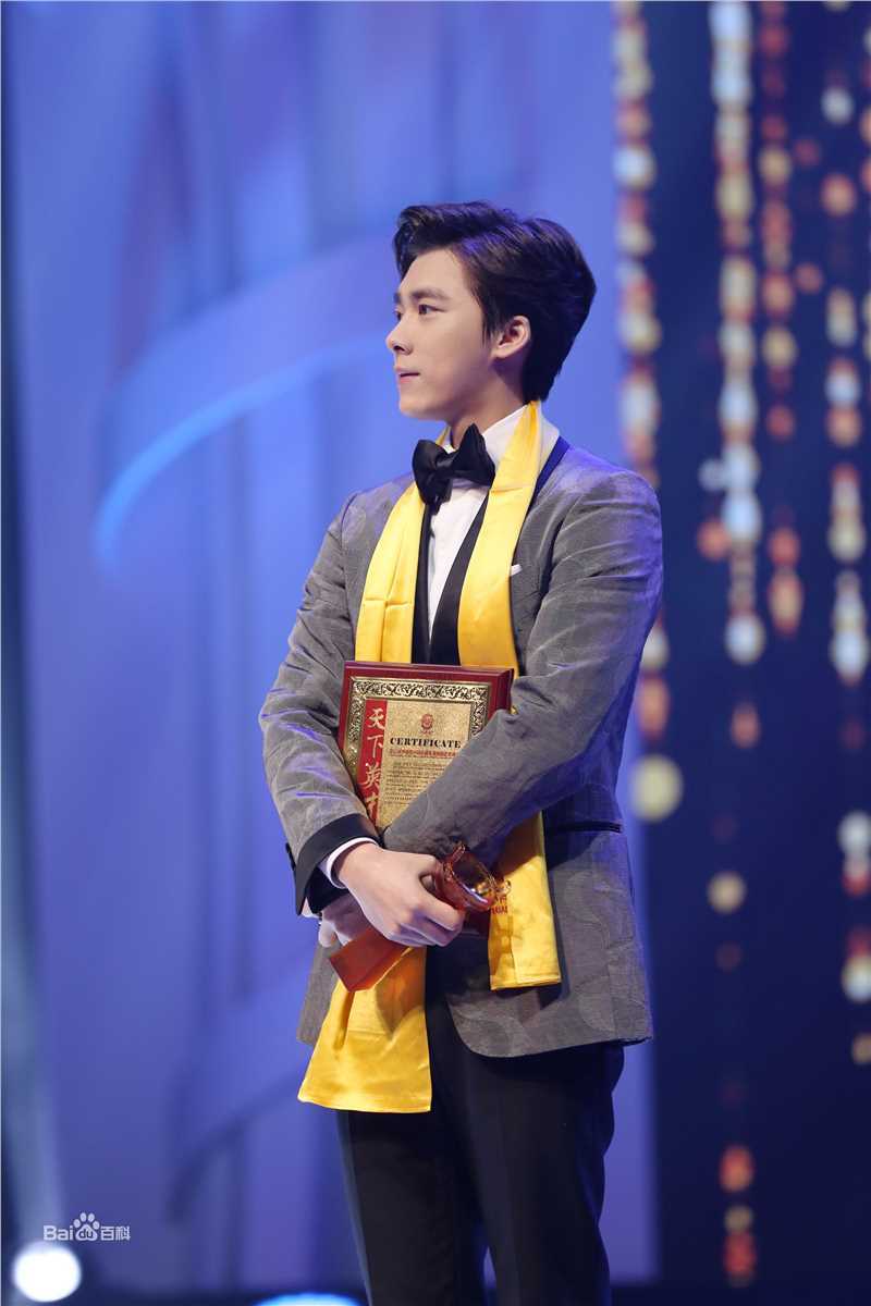 李易峰(Yifeng Li)华鼎奖性感图片图集