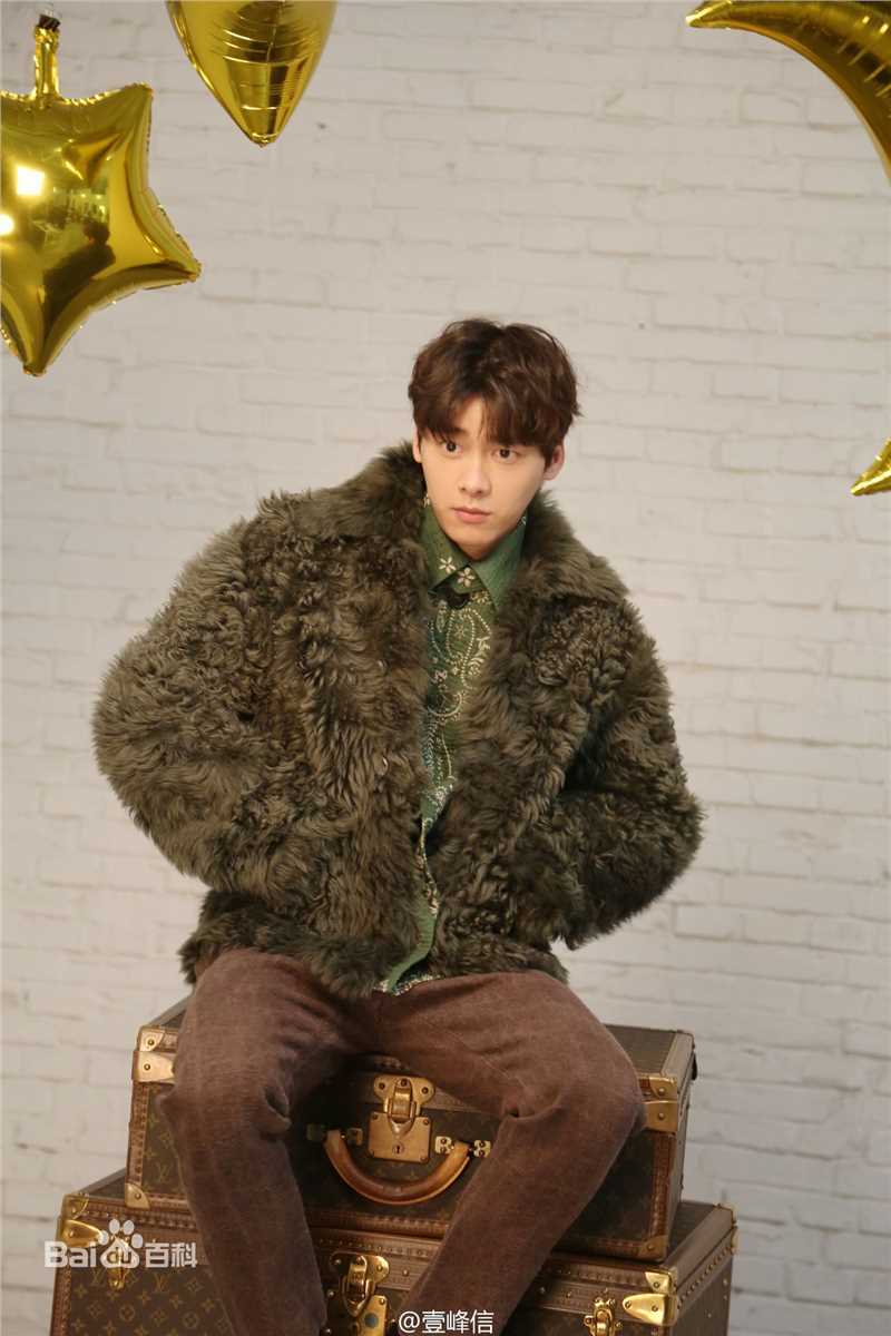 李易峰(Yifeng Li)在《优家画报》圣诞刊中的