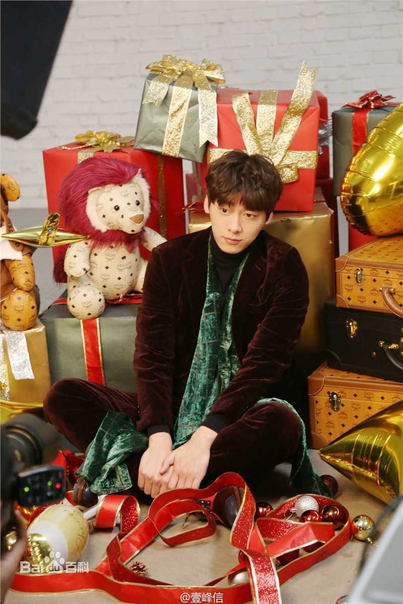 李易峰(Yifeng Li)在《优家画报》圣诞刊中的