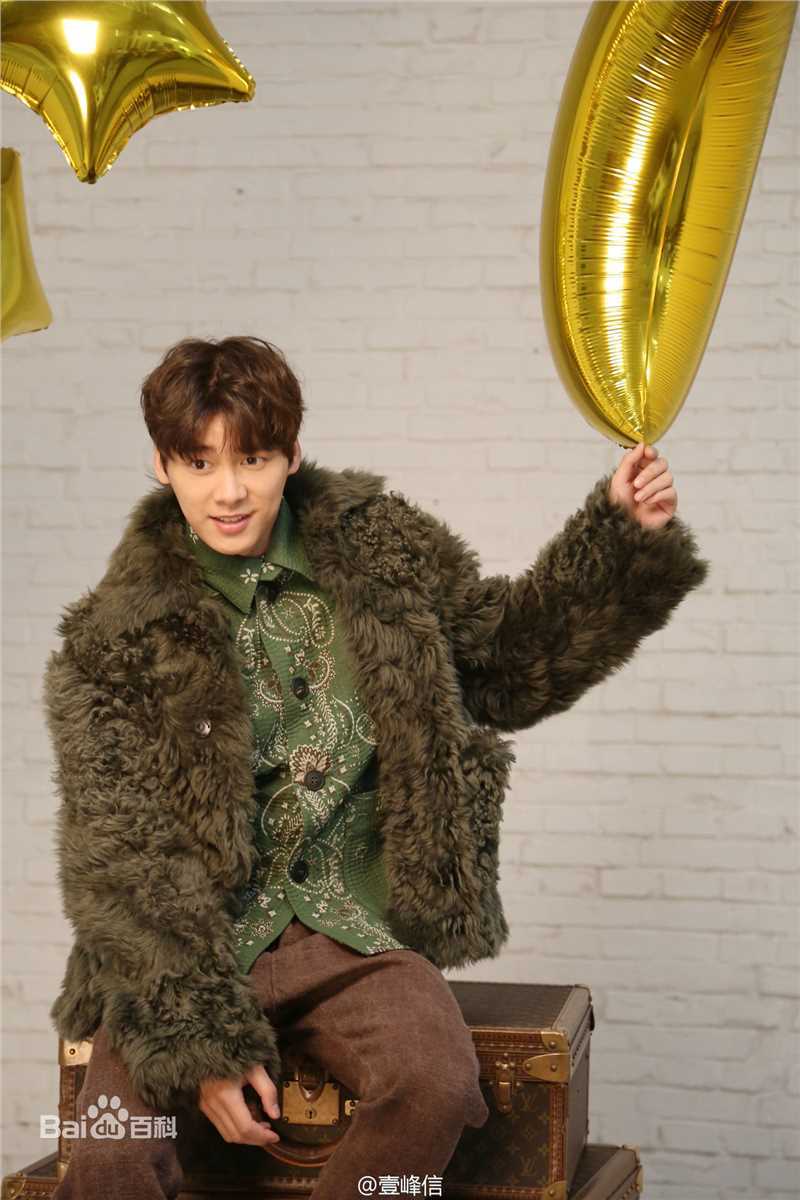 李易峰(Yifeng Li)在《优家画报》圣诞刊中的