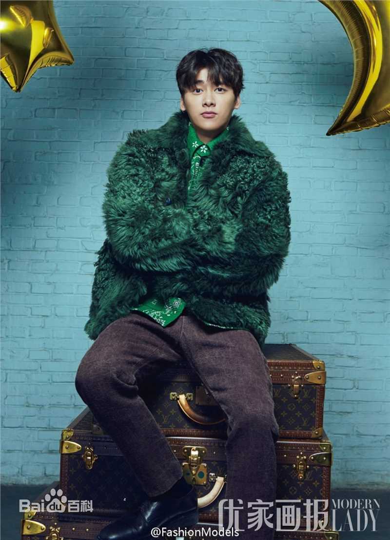 李易峰(Yifeng Li)在《优家画报》圣诞刊中的