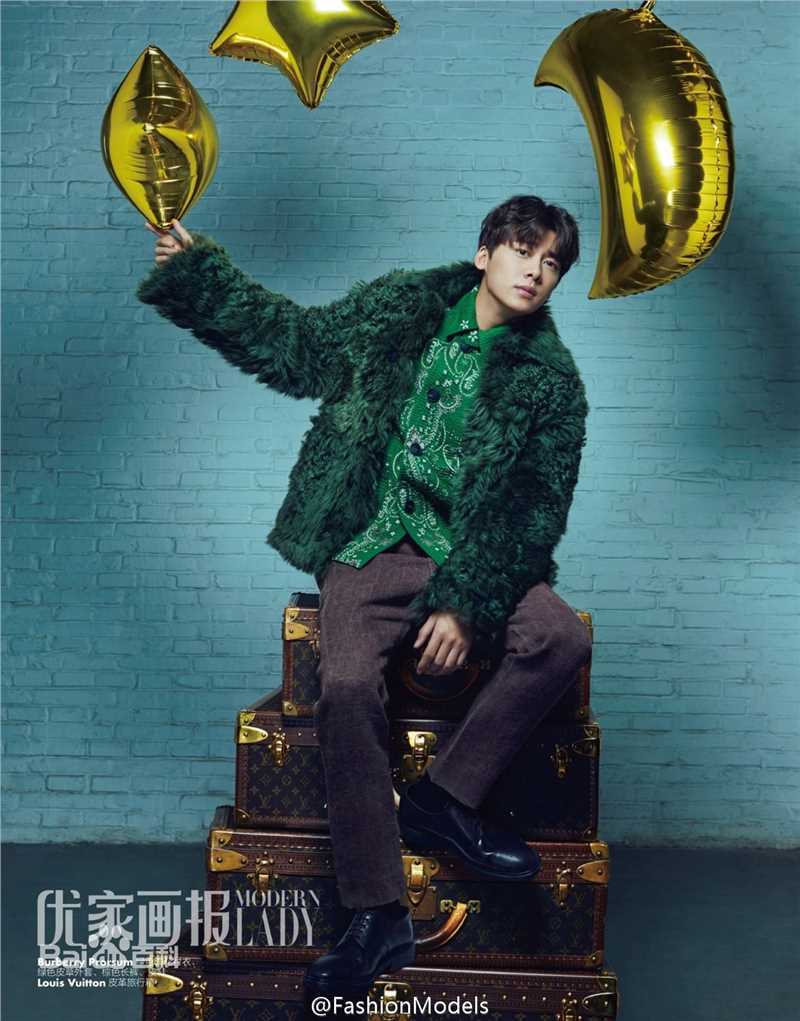 李易峰(Yifeng Li)在《优家画报》圣诞刊中的