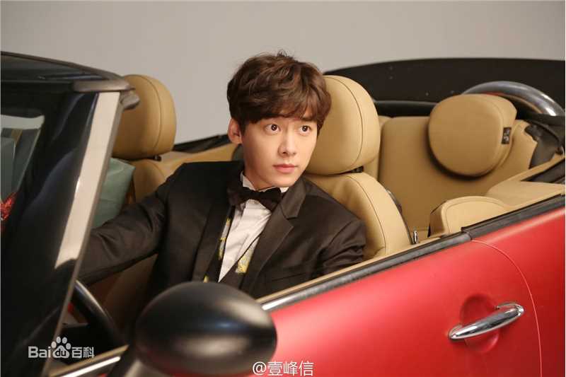 李易峰(Yifeng Li)在《优家画报》圣诞刊中的