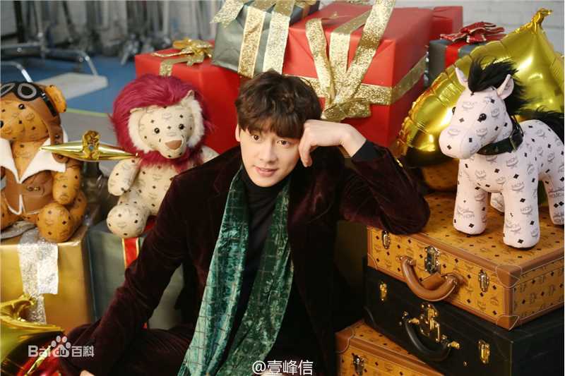 李易峰(Yifeng Li)在《优家画报》圣诞刊中的