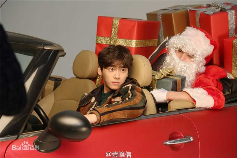 李易峰(Yifeng Li)在《优家画报》圣诞刊中的