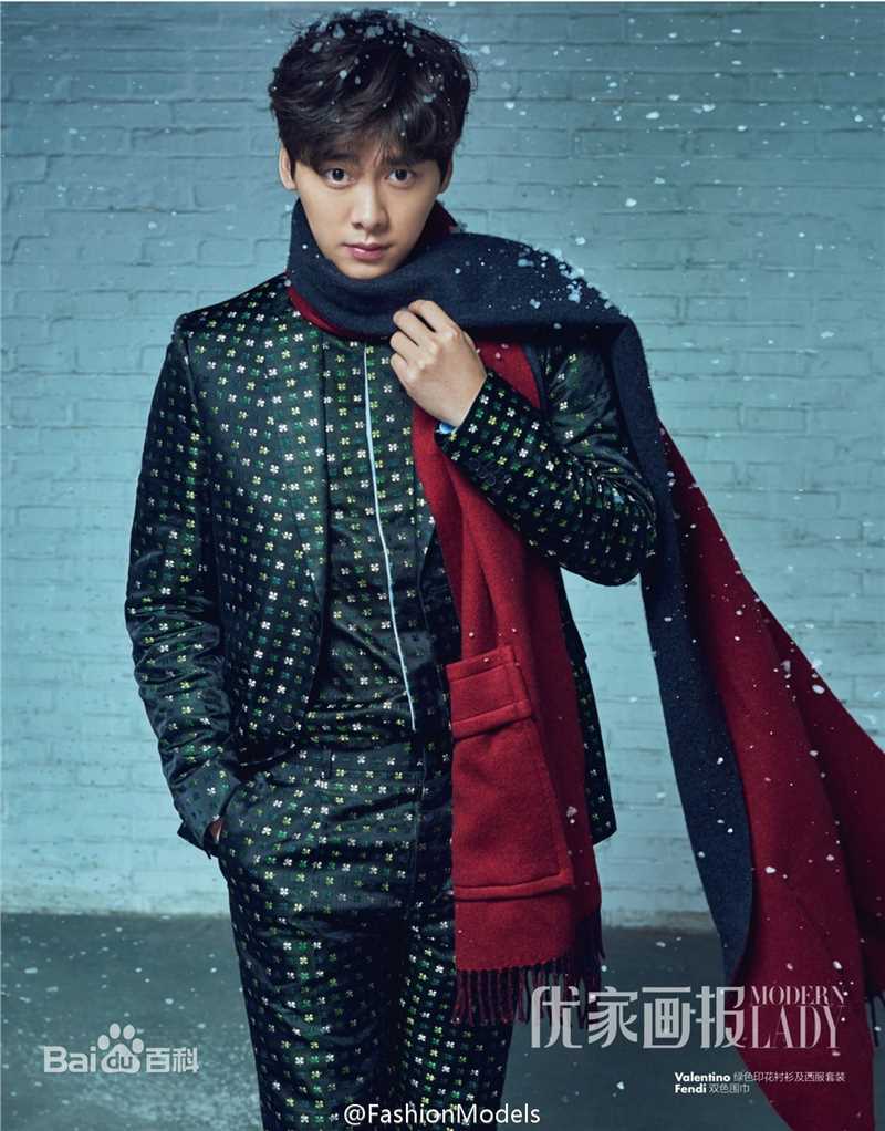 李易峰(Yifeng Li)在《优家画报》圣诞刊中的