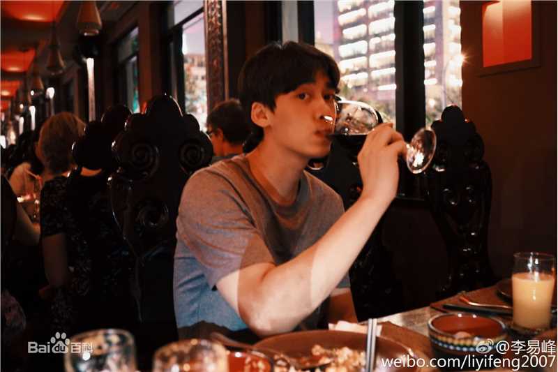 李易峰(Yifeng Li)生活图集1图册