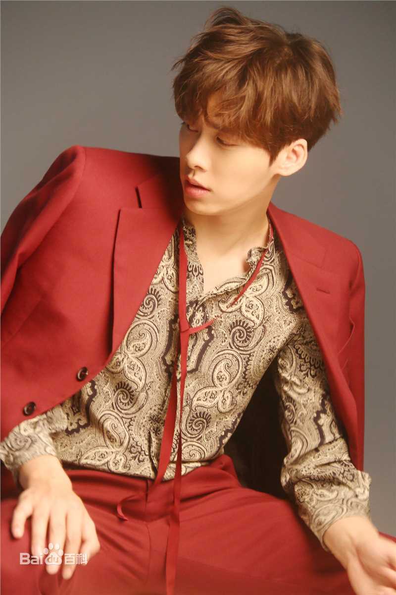 李易峰(Yifeng Li)在《Vogue》城市特辑增刊中的