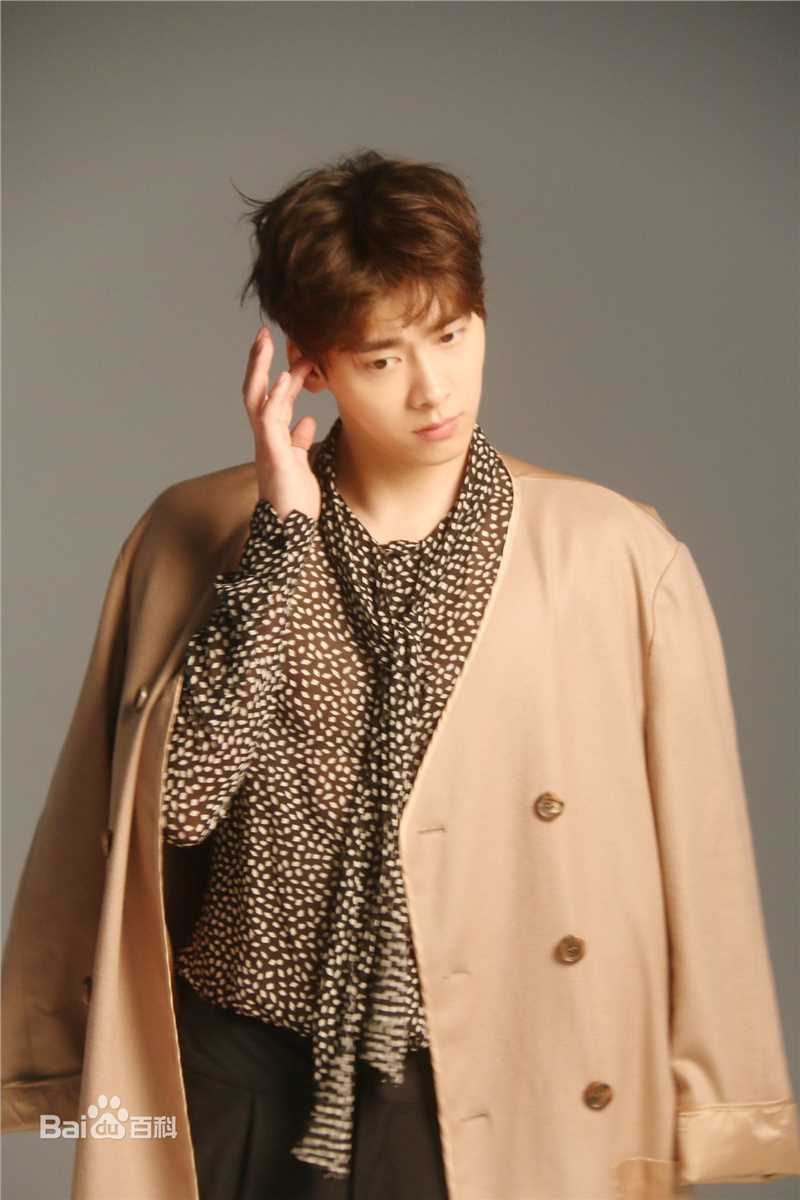 李易峰(Yifeng Li)在《Vogue》城市特辑增刊中的