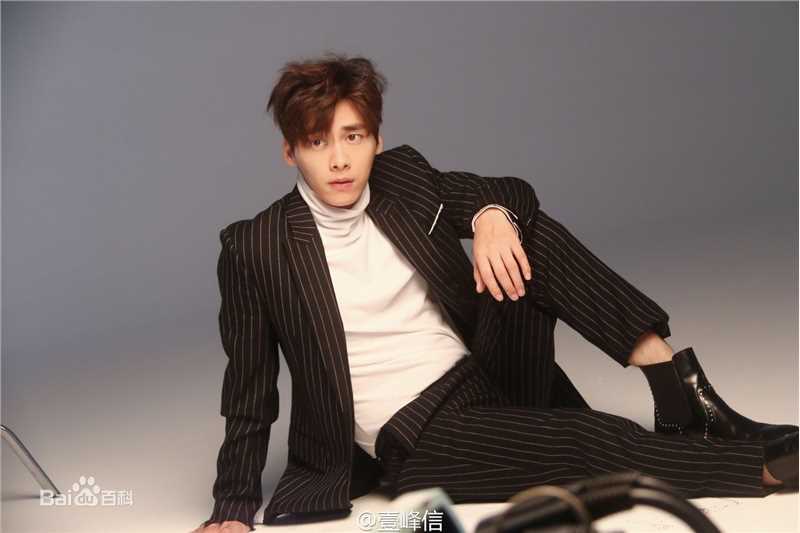 李易峰(Yifeng Li)在《Vogue》城市特辑增刊中的