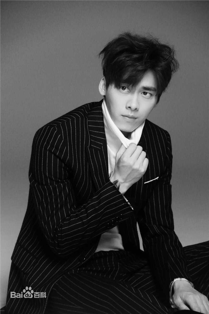 李易峰(Yifeng Li)在《Vogue》城市特辑增刊中的