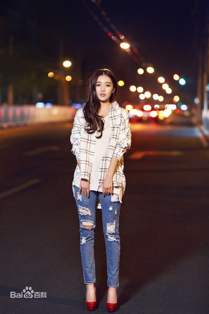 阚清子(Adi)时尚街拍图前后照片